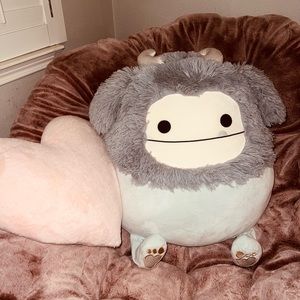 Evita Bigfoot Squishmallow Christmas
